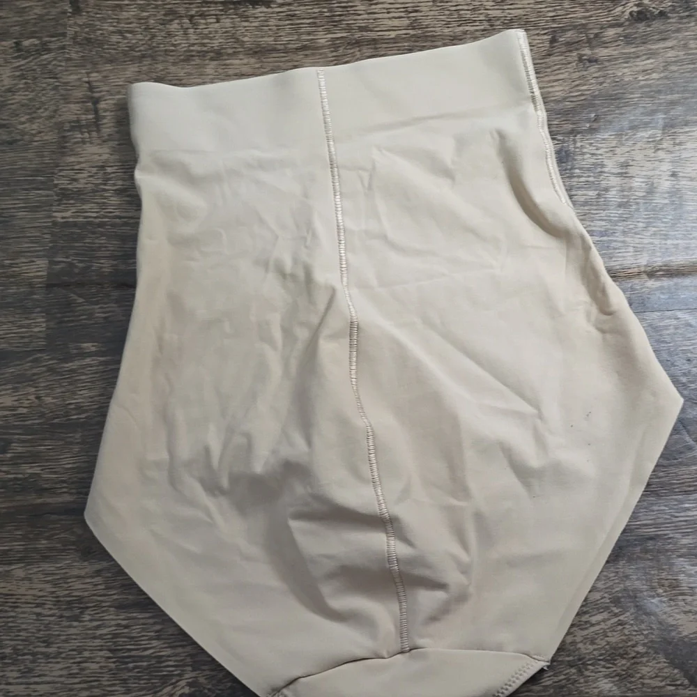 NAOMI & NICOLE High-Waist Shaping Briefs in Nude‎ sz L
